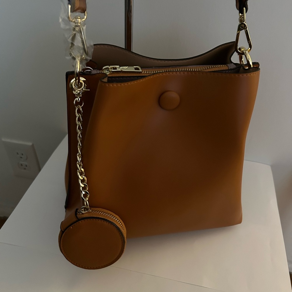 Shoulder bag with bonus coin wallet